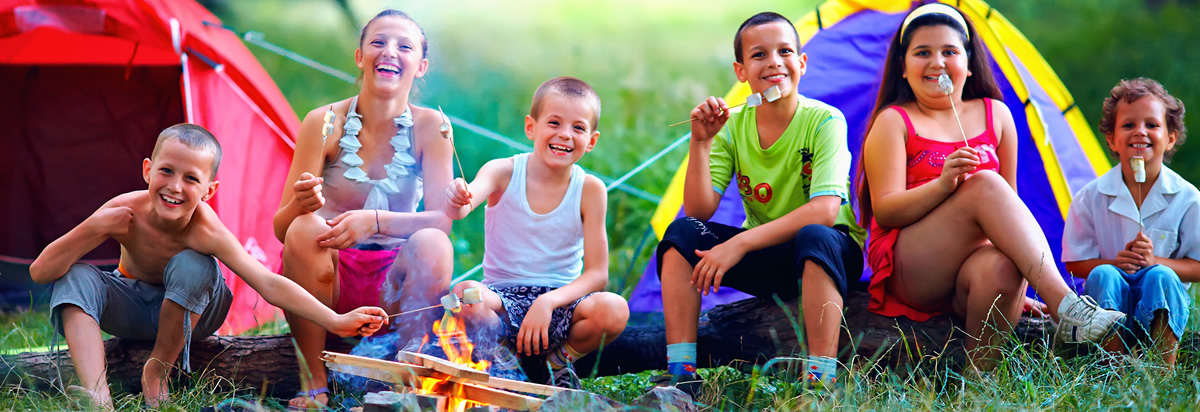 Picknick mit Freunden und Freundinnen