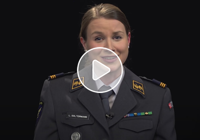 DARUM geht man als Frau ins Militär